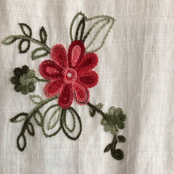 Embroidered babydoll top *BUNDLE ME AND IM FREE* - Picture 4 of 4